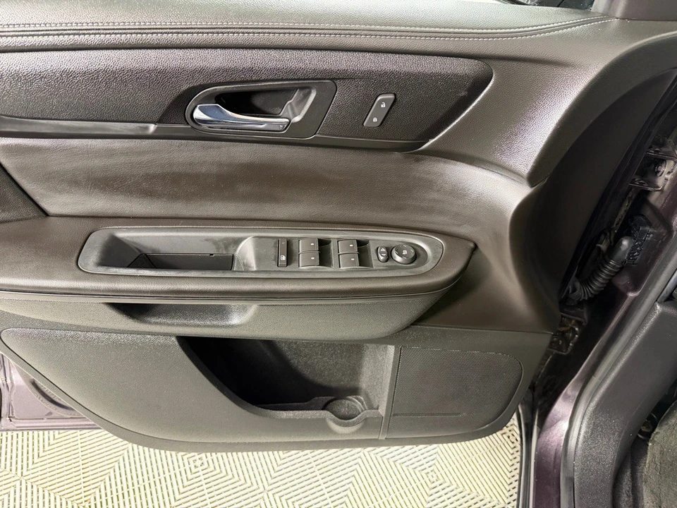 2015 Chevrolet Traverse - Image 11 of 21