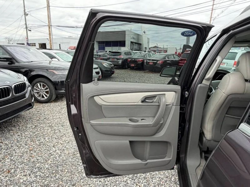 2015 Chevrolet Traverse - Image 11 of 12