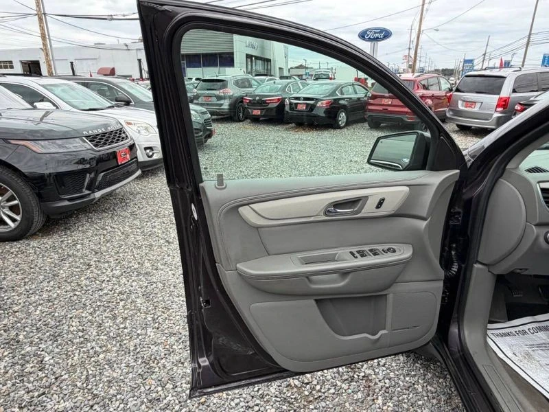 2015 Chevrolet Traverse - Image 9 of 12