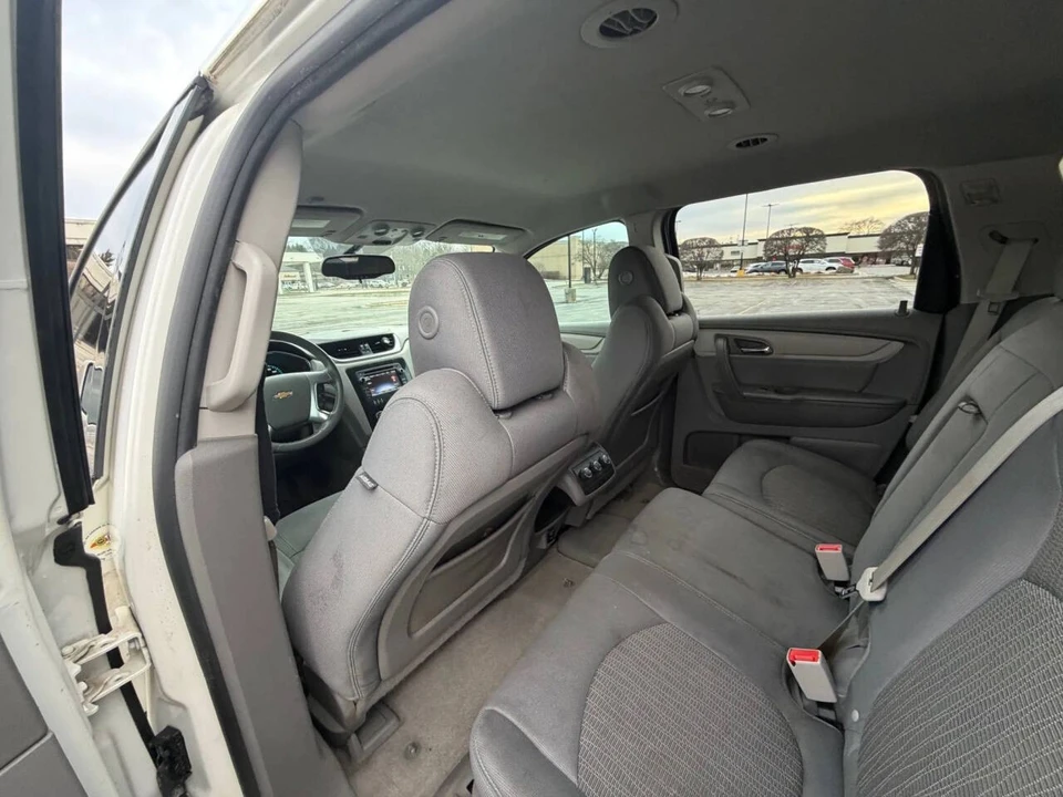2015 Chevrolet Traverse - Image 9 of 12