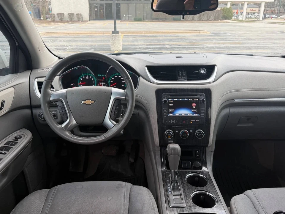2015 Chevrolet Traverse - Image 8 of 12