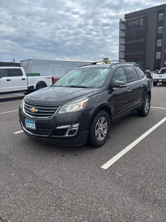 2015 Chevrolet Traverse - Image 2 of 9