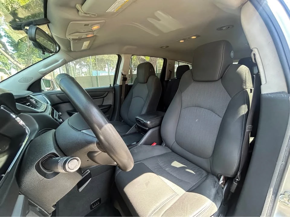 2015 Chevrolet Traverse - Image 6 of 10