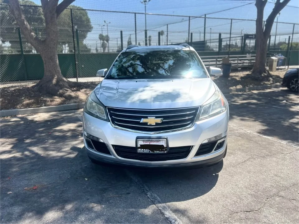 2015 Chevrolet Traverse - Image 2 of 10