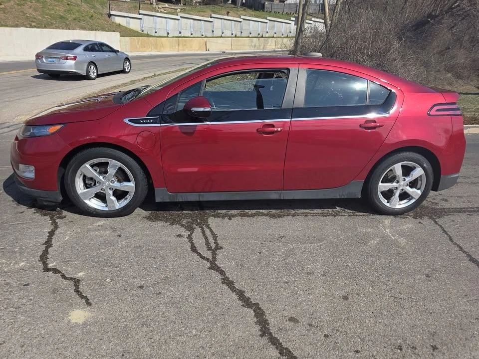 2015 Chevrolet Volt - Image 2 of 16