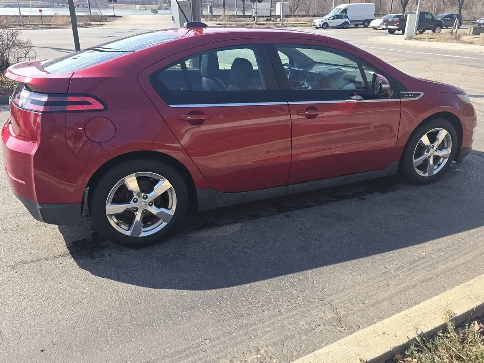 2015 Chevrolet Volt - Image 10 of 16