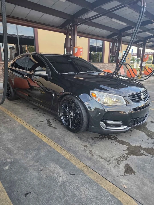 2015 Chevrolet SS - Image 2 of 10