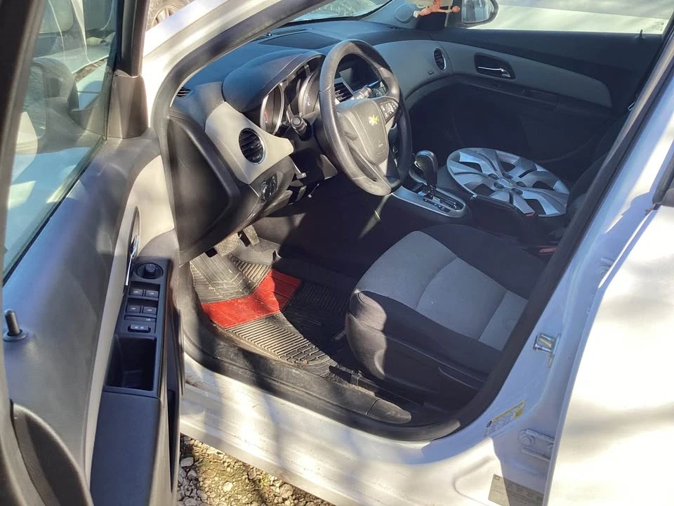 2015 Chevrolet Cruze - Image 3 of 4