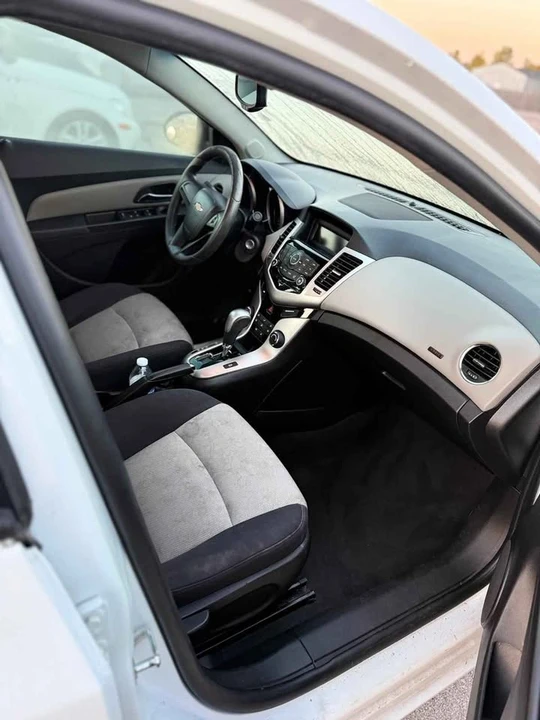2015 Chevrolet Cruze - Image 2 of 11