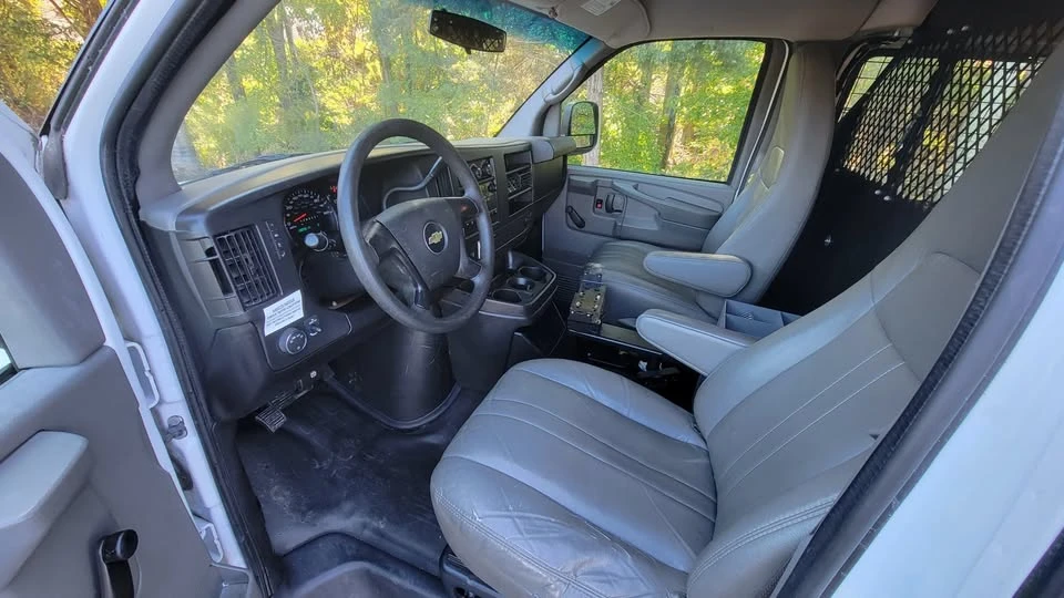 2015 Chevrolet Express - Image 10 of 13