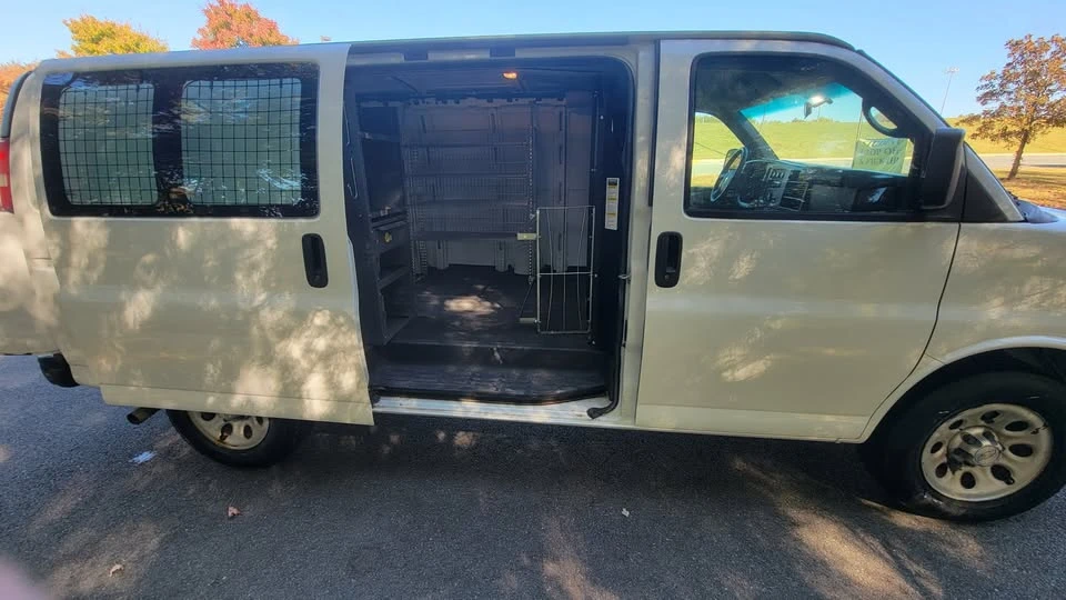 2015 Chevrolet Express - Image 9 of 13