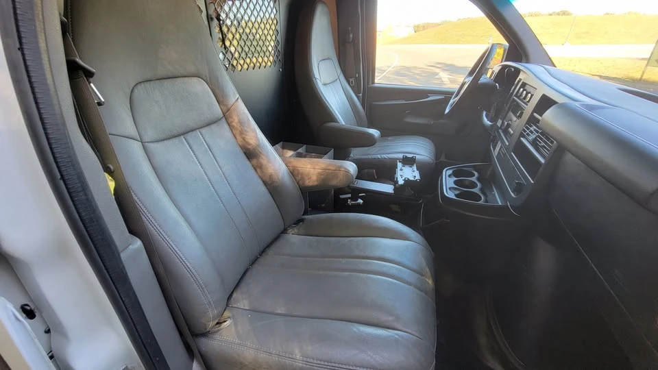 2015 Chevrolet Express - Image 11 of 13