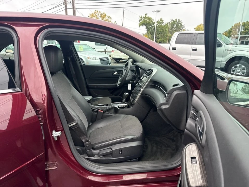 2015 Chevrolet Malibu - Image 10 of 17