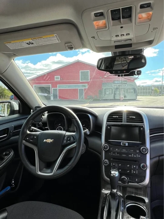 2015 Chevrolet Malibu - Image 9 of 10