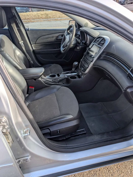 2015 Chevrolet Malibu - Image 8 of 9