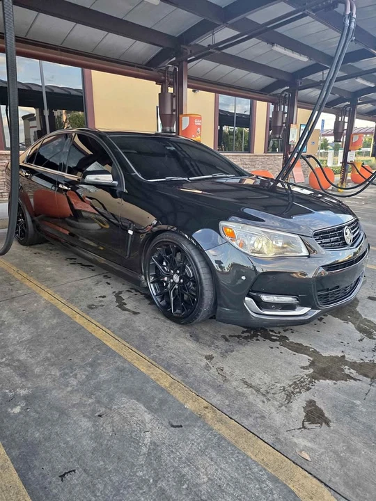 2015 Chevrolet SS - Image 2 of 9
