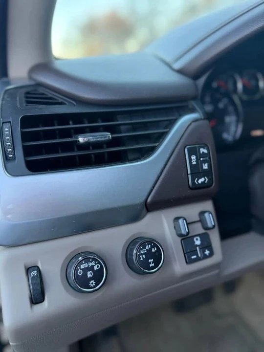 2015 Chevrolet Suburban 11th Gen - Image 16 of 20
