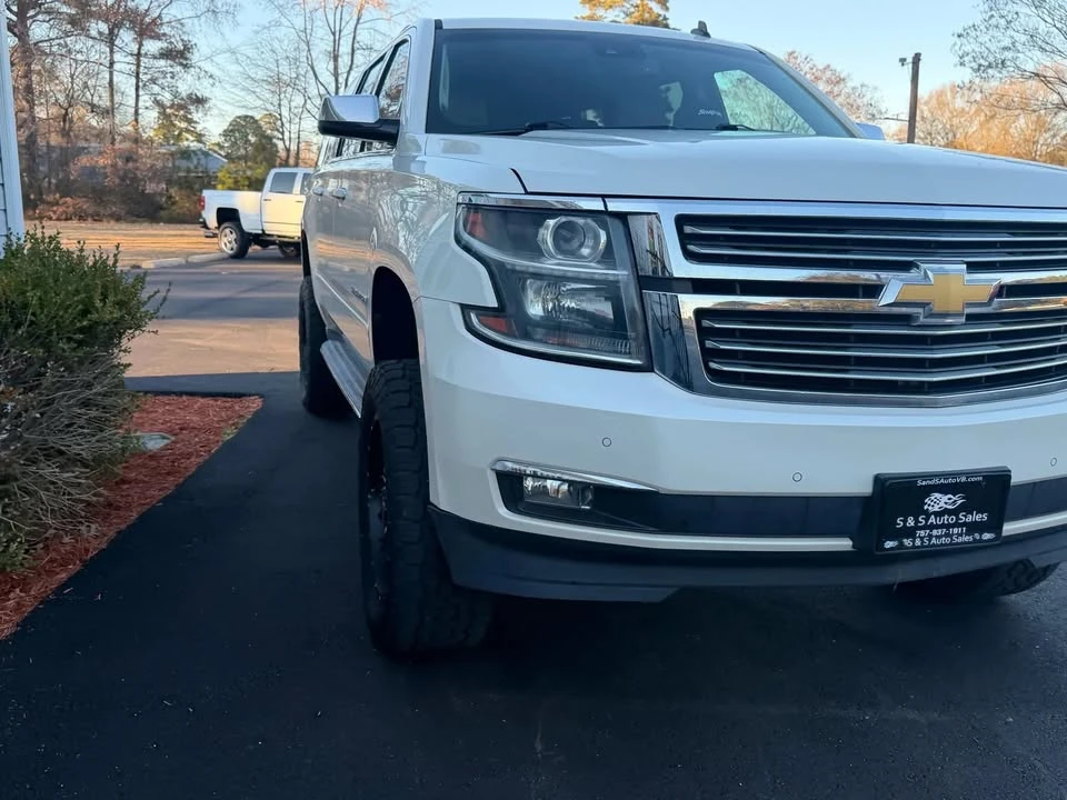 2015 Chevrolet Suburban 11th Gen - Image 11 of 20