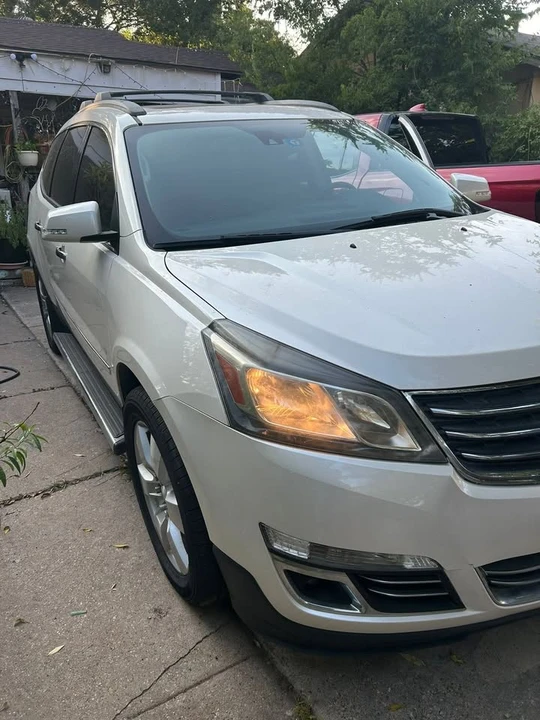 2015 Chevrolet Traverse - Image 2 of 7