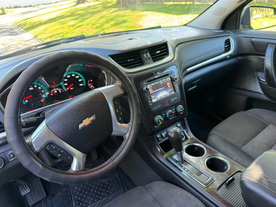 2015 Chevrolet Traverse - Image 9 of 11