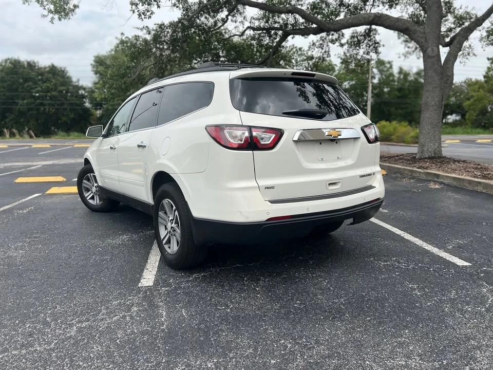 2015 Chevrolet Traverse - Image 2 of 10