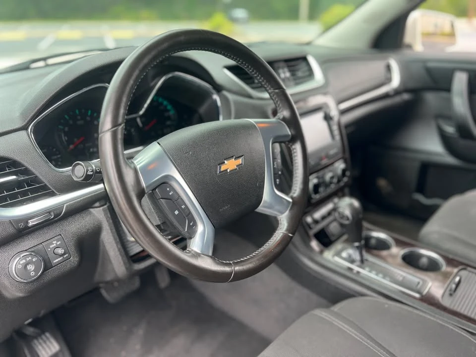2015 Chevrolet Traverse - Image 9 of 10