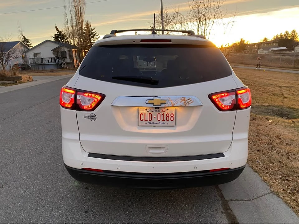 2015 Chevrolet Traverse - Image 2 of 15
