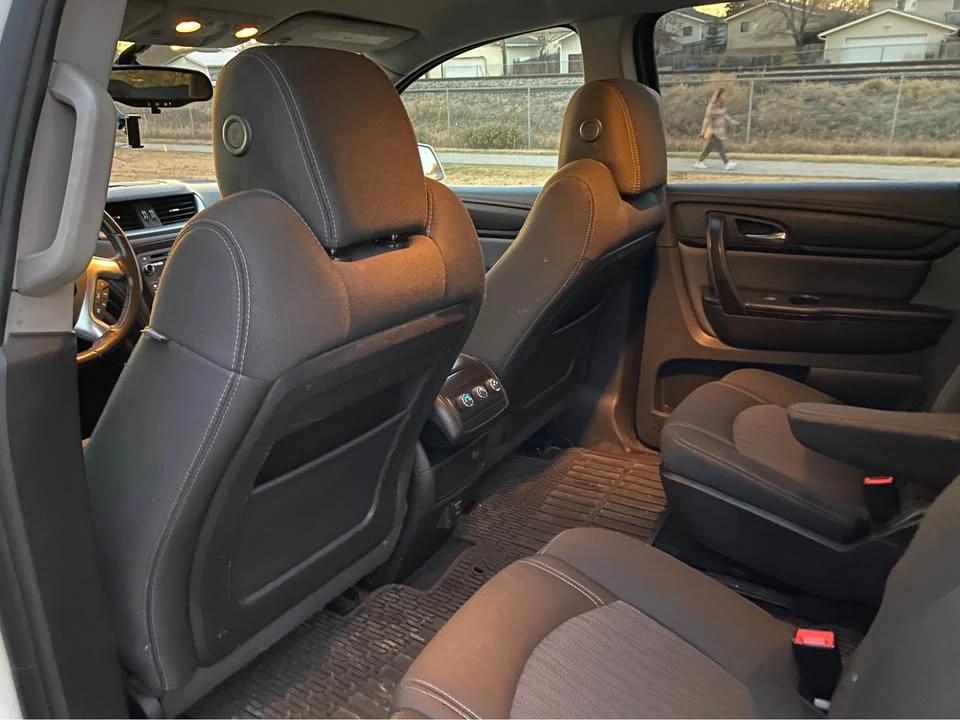 2015 Chevrolet Traverse - Image 9 of 15