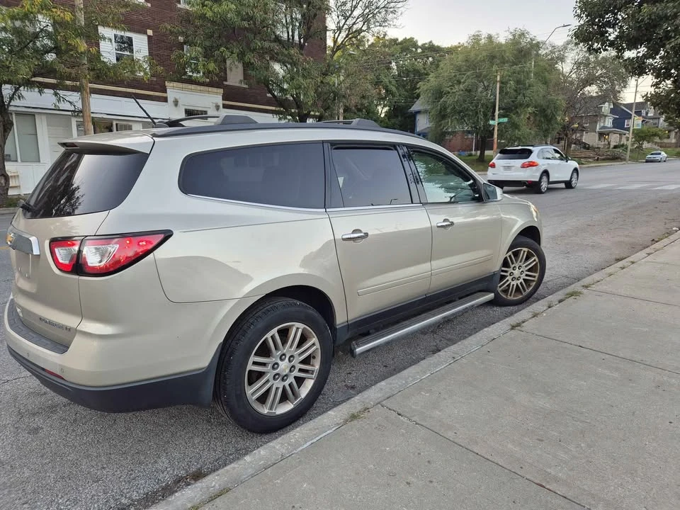 2015 Chevrolet Traverse - Image 2 of 11