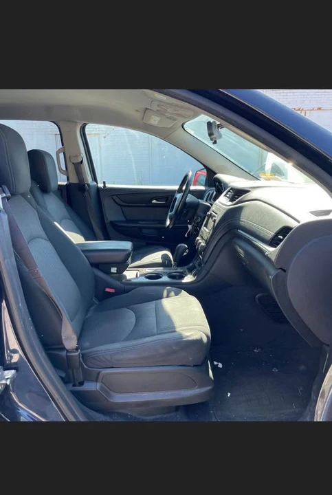 2015 Chevrolet Traverse - Image 9 of 11