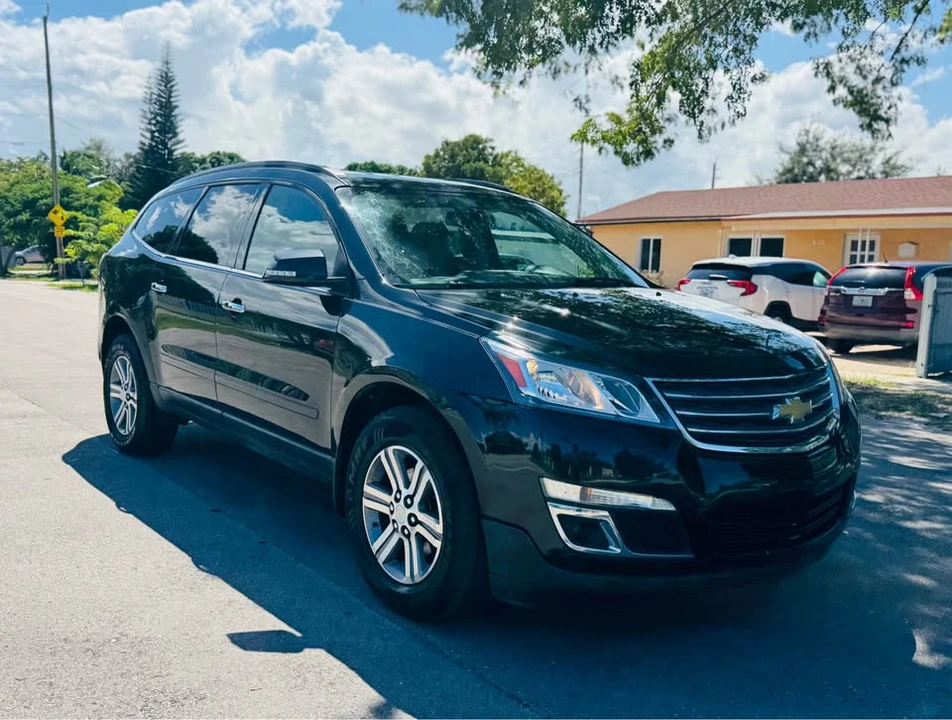2015 Chevrolet Traverse - Image 2 of 11