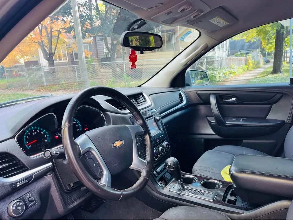 2015 Chevrolet Traverse - Image 10 of 16