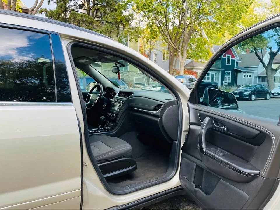 2015 Chevrolet Traverse - Image 14 of 16