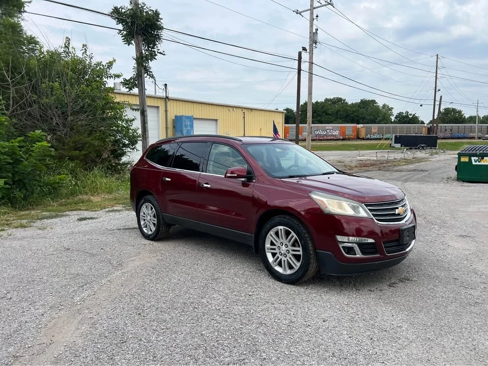 2015 Chevrolet Traverse - Image 2 of 9