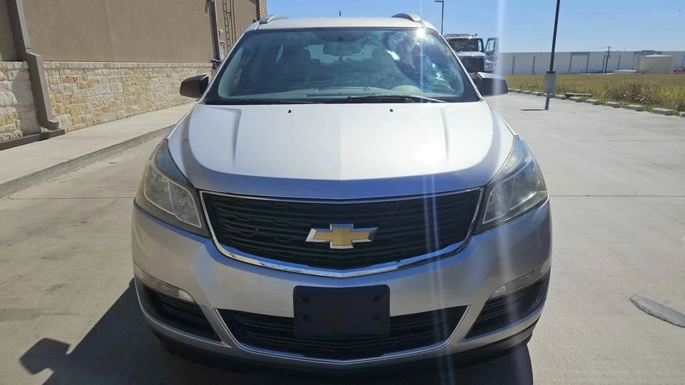 2015 Chevrolet Traverse - Image 2 of 19