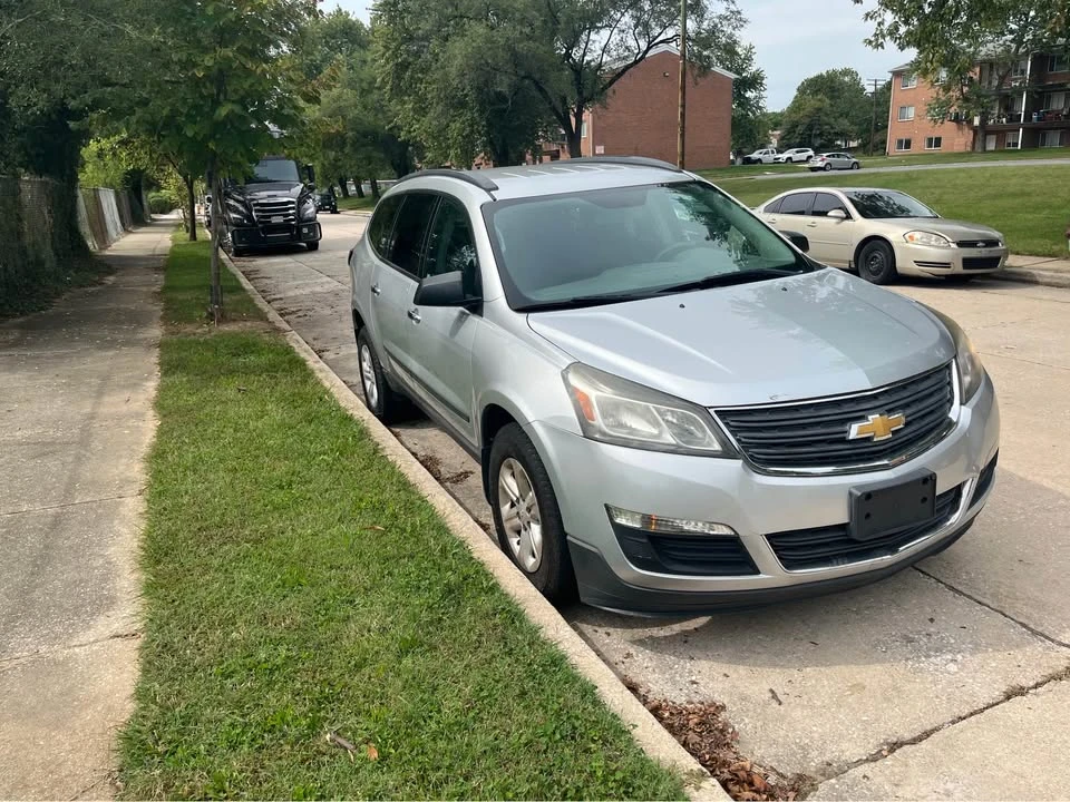 2015 Chevrolet Traverse - Image 2 of 7