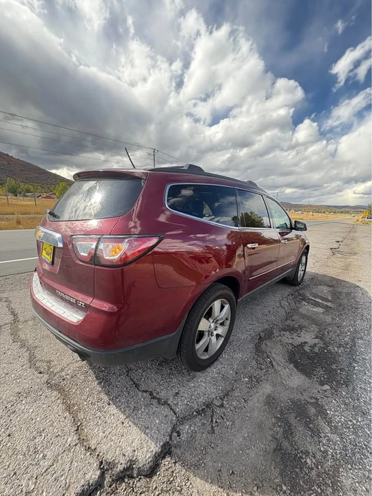 2015 Chevrolet Traverse - Image 2 of 10