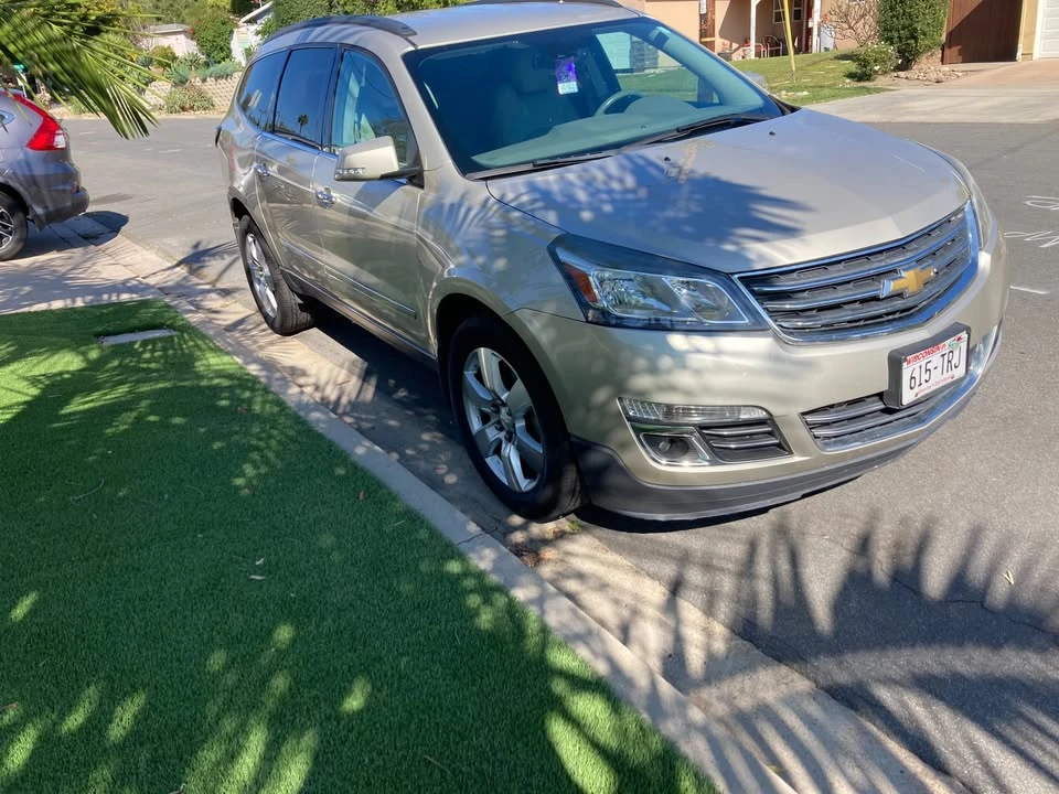 2015 Chevrolet Traverse - Image 2 of 9