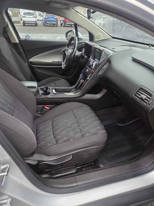 2015 Chevrolet Volt - Image 10 of 15