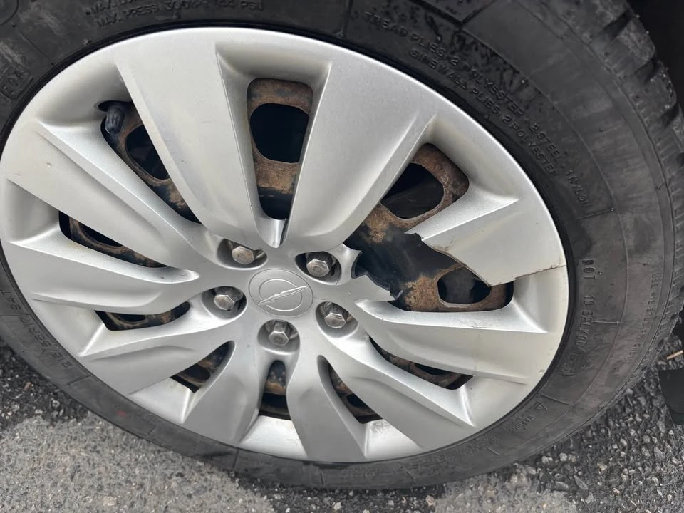 2015 Chrysler 200 - Image 6 of 15