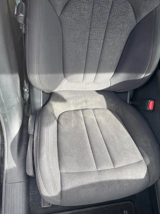 2015 Chrysler 200 - Image 8 of 15