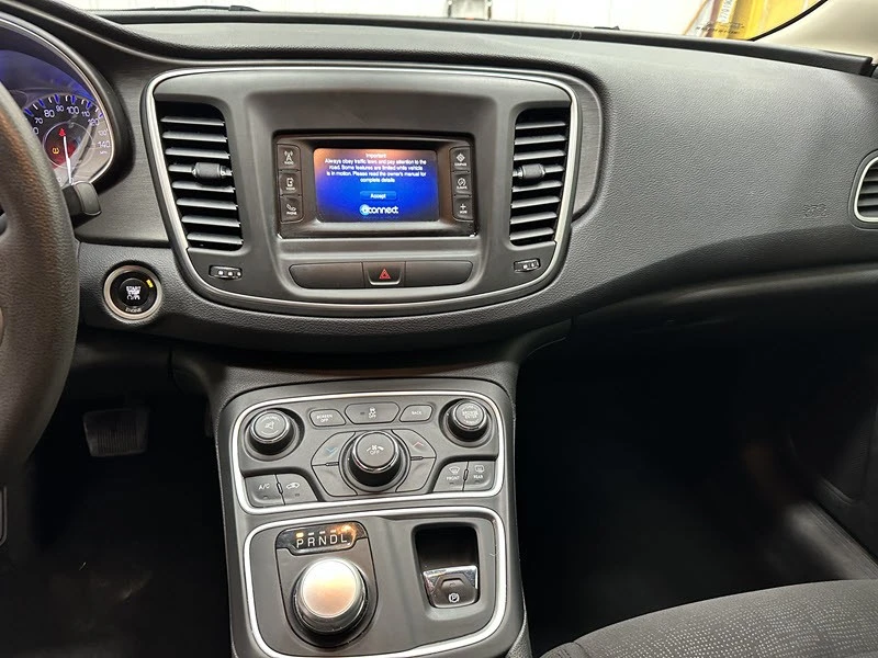 2015 Chrysler 200 - Image 10 of 21