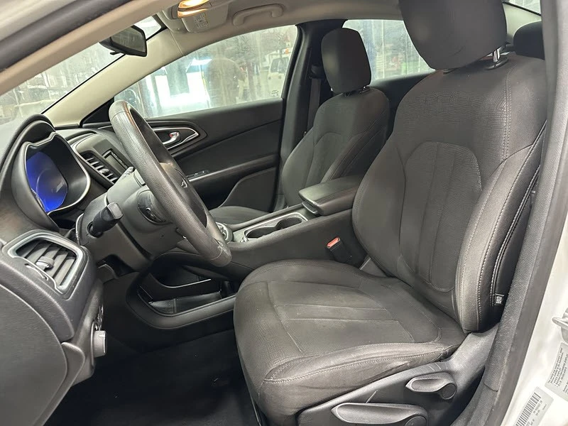 2015 Chrysler 200 - Image 11 of 21