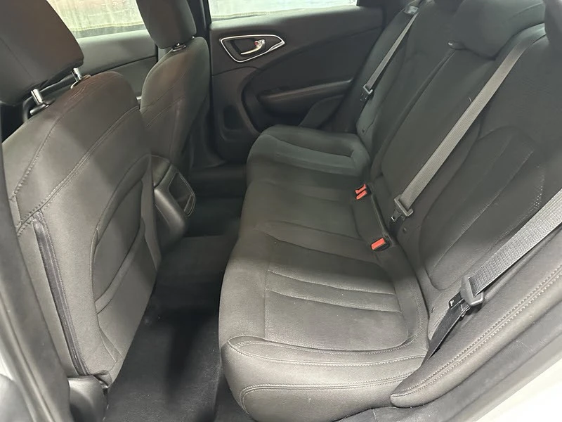 2015 Chrysler 200 - Image 13 of 21