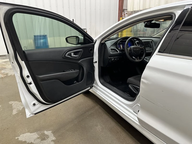 2015 Chrysler 200 - Image 8 of 21