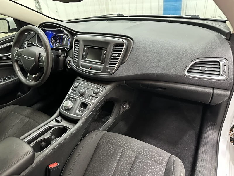2015 Chrysler 200 - Image 19 of 21