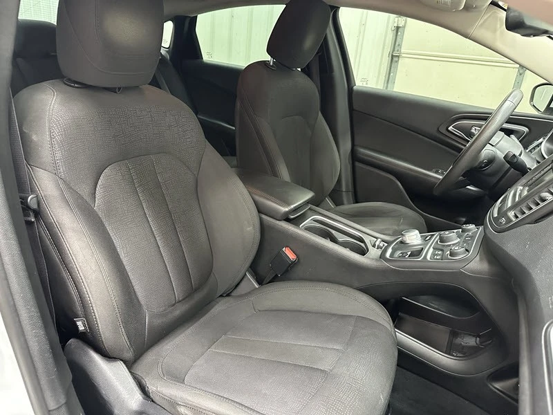 2015 Chrysler 200 - Image 18 of 21