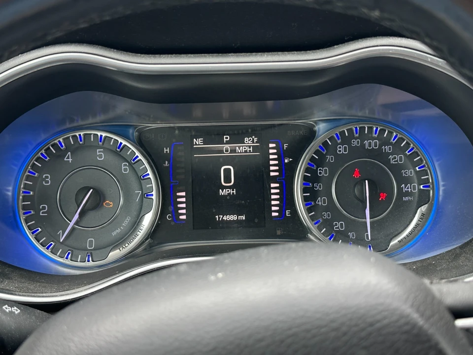 2015 Chrysler 200 - Image 16 of 21