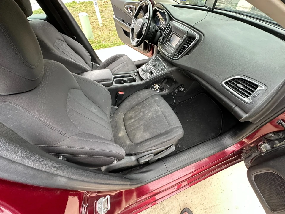 2015 Chrysler 200 - Image 12 of 21