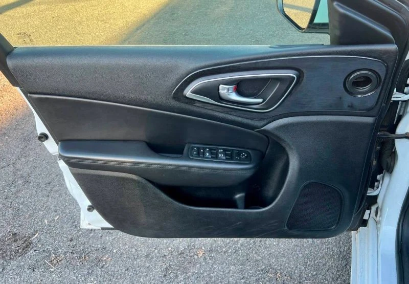 2015 Chrysler 200 - Image 3 of 12